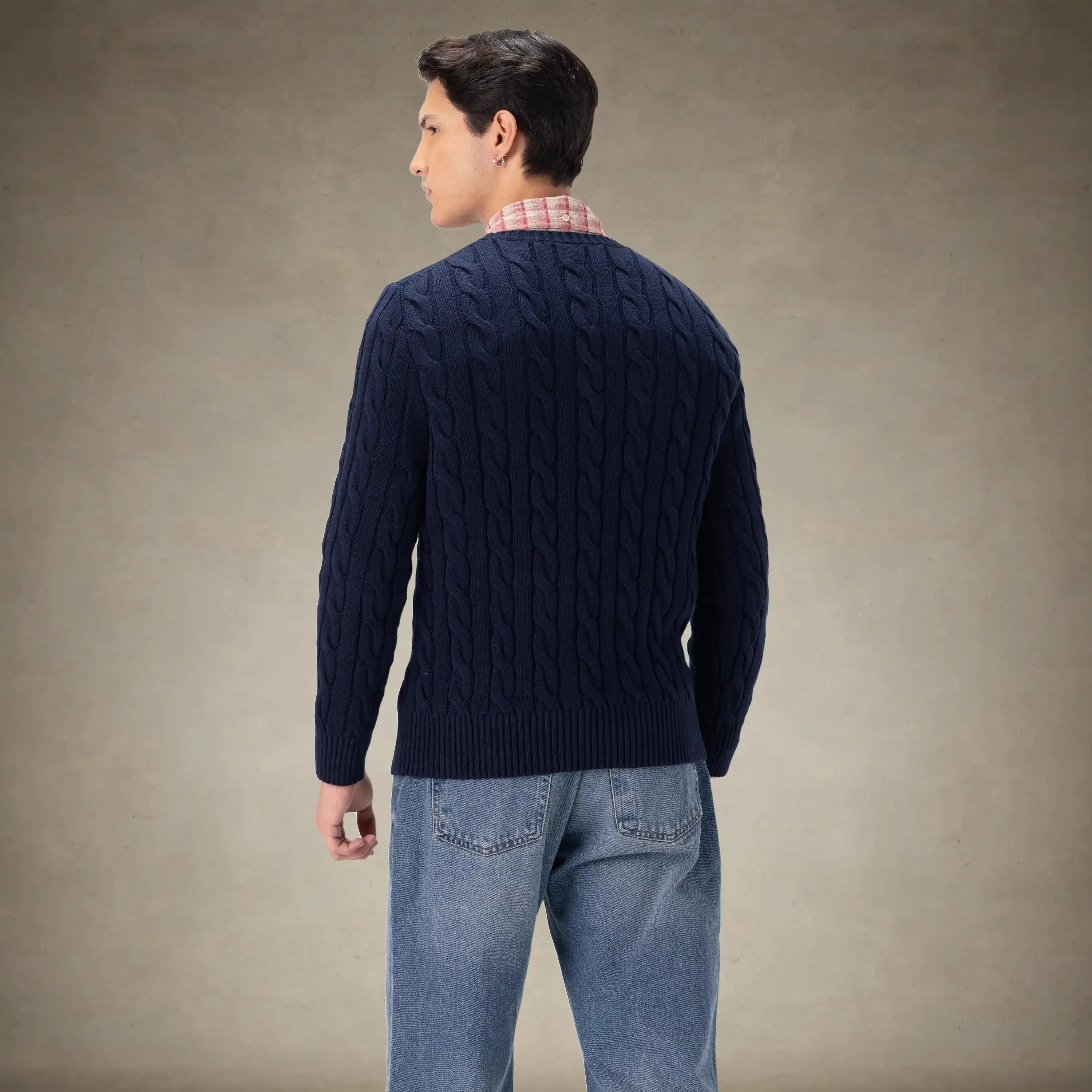 Men's Crew Neck Cable Sweater - Image 15