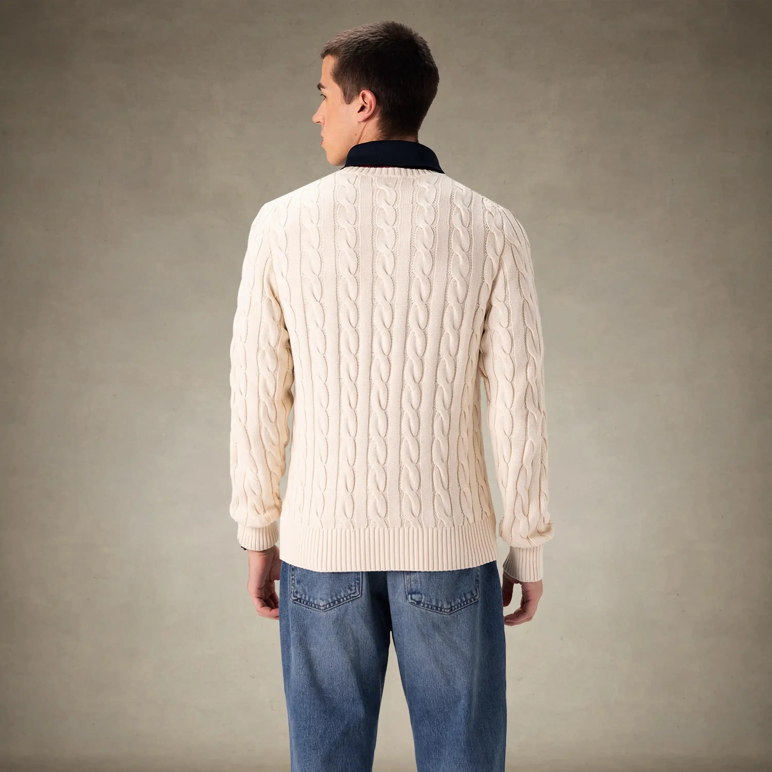 Men's Crew Neck Cable Sweater - Image 9